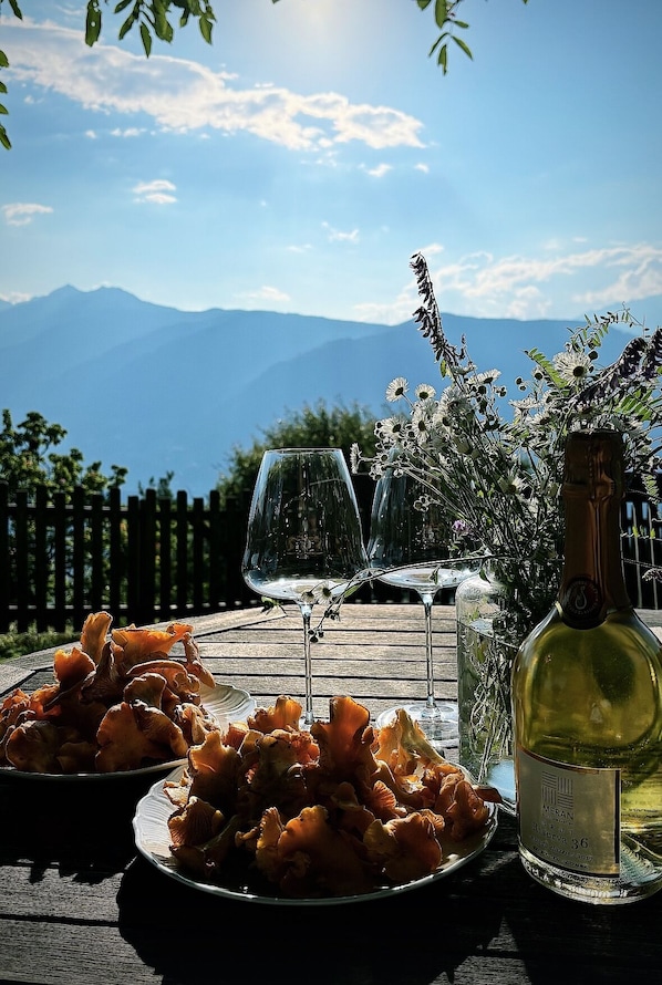 Outdoor dining - Idyllic mountain chalet "Platzl" in Vöran - your retreat in the Alps (Vöran)