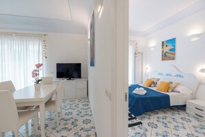 2 habitaciones, escritorio, tabla de planchar con plancha y wifi 