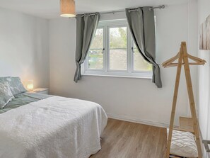 1 quarto, Wi-Fi de cortesia, roupa de cama