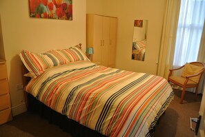 1 bedroom, iron/ironing board - Apartment 4 Self contained 1-bed sleeps 4 Bridlington North side with sea view (BRIDLINGTON)