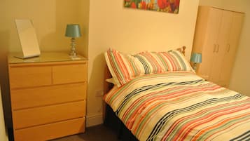 1 chambre, fer et planche Ă repasser