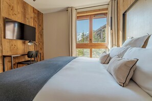 3 habitaciones, tabla de planchar con plancha, internet y ropa de cama