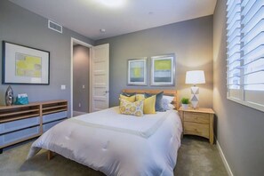 3 Schlafzimmer, Schreibtisch, Bügeleisen/Bügelbrett, kostenloses WLAN