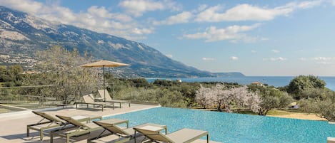 Piscina a l'aire lliure