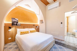 2 bedrooms, desk, travel crib, free WiFi