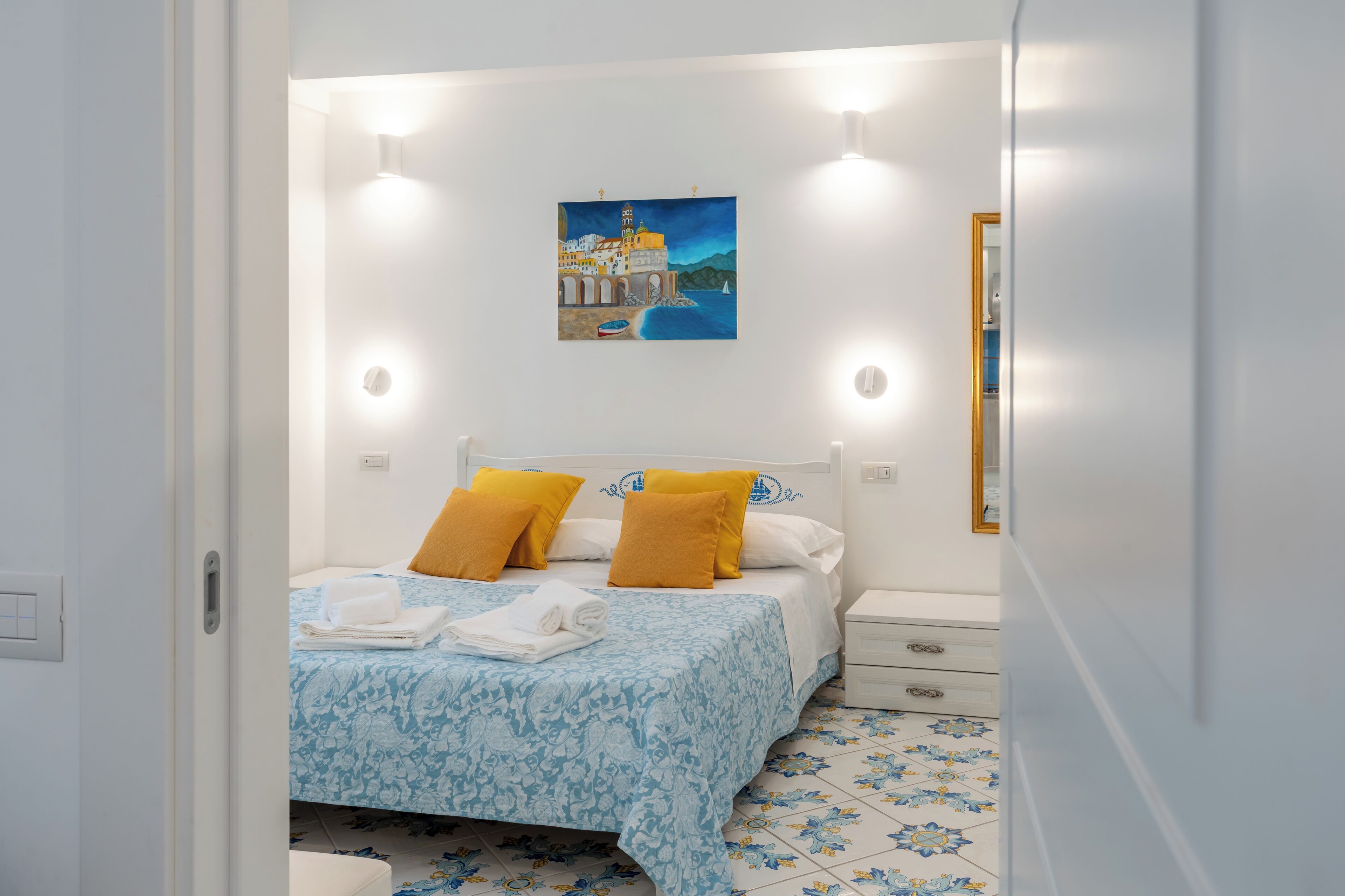 1 bedroom, desk, iron/ironing board, WiFi