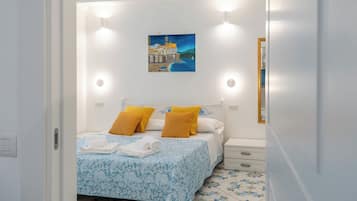 1 bedroom, desk, iron/ironing board, WiFi