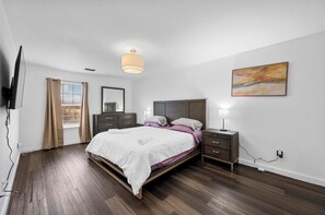 3 slaapkamers, een strijkplank/strijkijzer, wifi, beddengoed