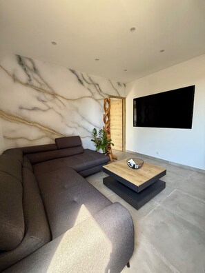 Smart TV, books