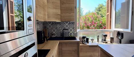 Fridge, microwave, oven, stovetop