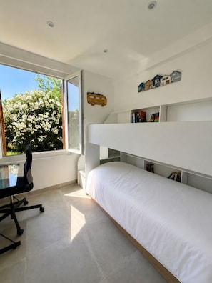 2 bedrooms, desk, free WiFi, bed sheets - Bedroom Apartment • Large Garden • 350m from Beach • A/C (Santa-Maria-Poggio)