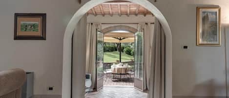 平面電視、壁爐