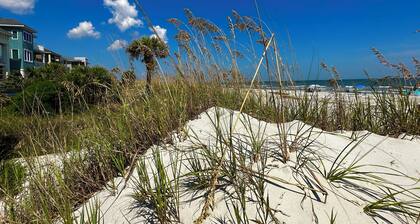 Arrive and Unwind at this 2 bed 2 BA villa with beachfront 3 pools and much more