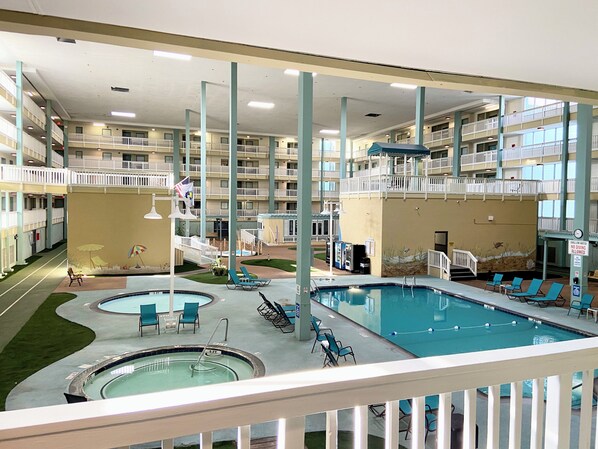 Piscine couverte, piscine extérieure