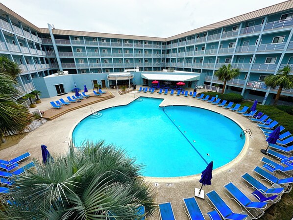 Piscine intérieure, piscine extérieure