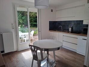 Private kitchen - Quiet cottage (Baguer-Morvan)