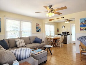 Living area - Charming 3-bedroom townhome 2 blocks from ocean and bay, in town of Stone Harbor (Stone Harbor)