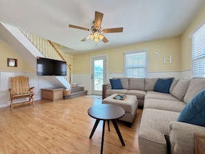 Smart TV - Charming 3-bedroom townhome 2 blocks from ocean and bay, in town of Stone Harbor (Stone Harbor)