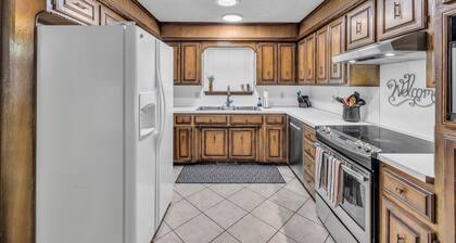 4BR Retreat w/ KING Bed, Hot Tub & Prime Location