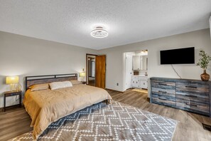 4 عدّة غرف نوم ومكتب ومكواة/لوح كي وواي فاي مجانًا