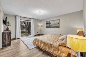 4 makuuhuonetta, työpöytä, silitysrauta/-lauta, ilmainen Wi-Fi