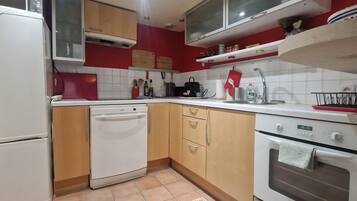 雪櫃、微波爐、焗爐、爐具