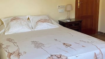 Dormitório compartilhado, 1 quarto, para fumantes, sacada | 1 quarto