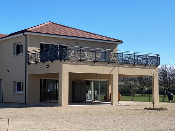 Exterior - NEW 90 m2 APARTMENT, 50m2 Terrace (Roye)