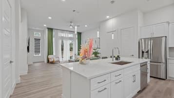 Fridge, microwave, stovetop, dishwasher