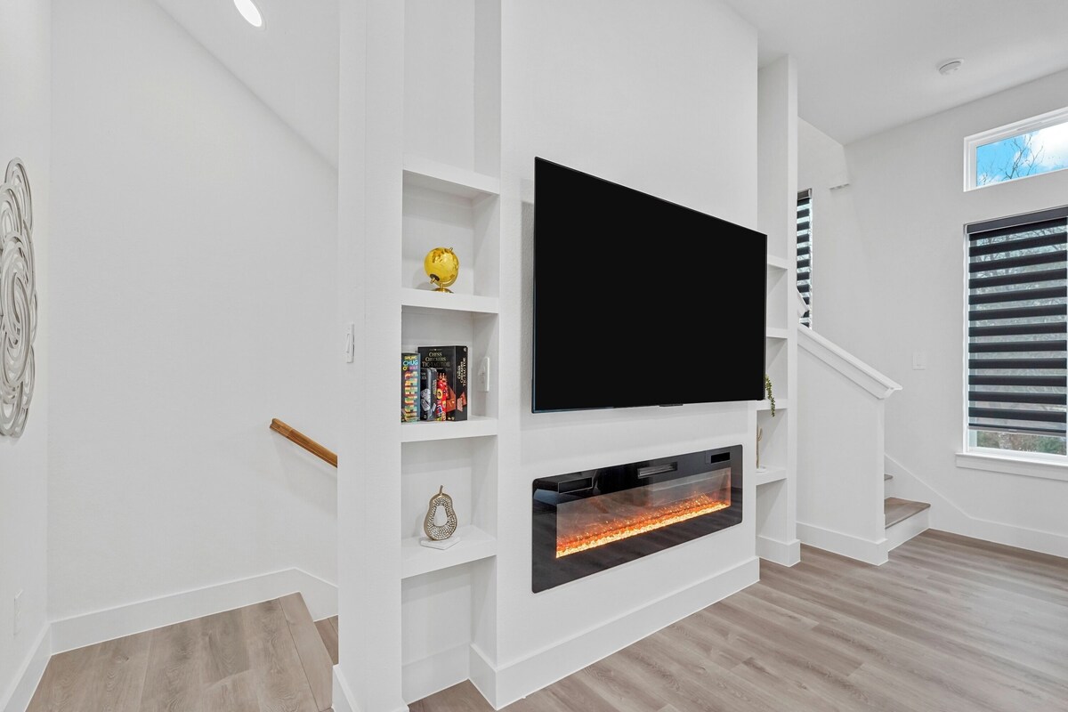 Pet-Friendly- 2BR Private Baths- Stylish Stay