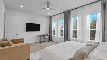 2 bedrooms, desk, free WiFi, bed sheets