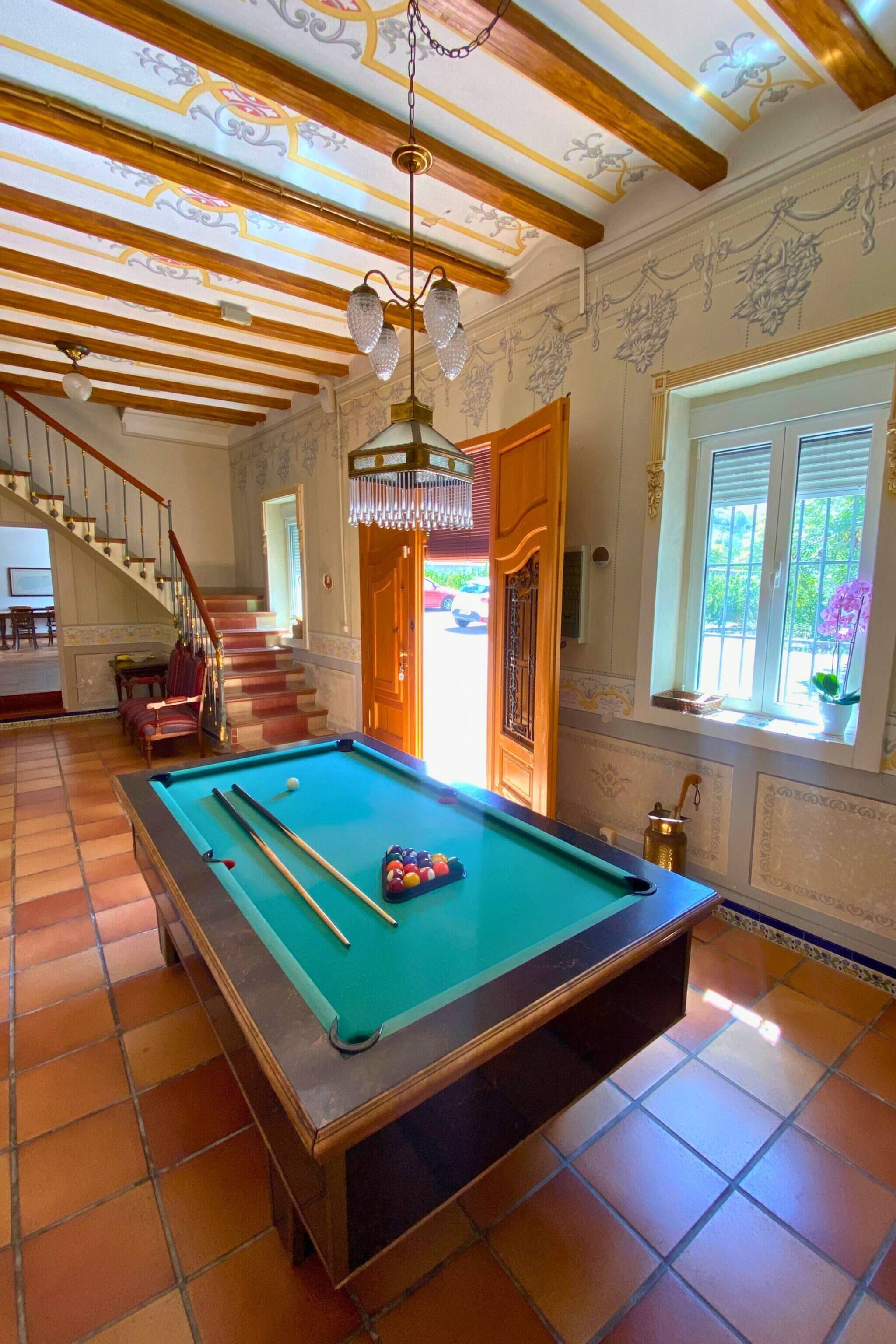 Dormitorio compartido, 1 habitación, fumadores, vistas a la montaña | Entrada al alojamiento