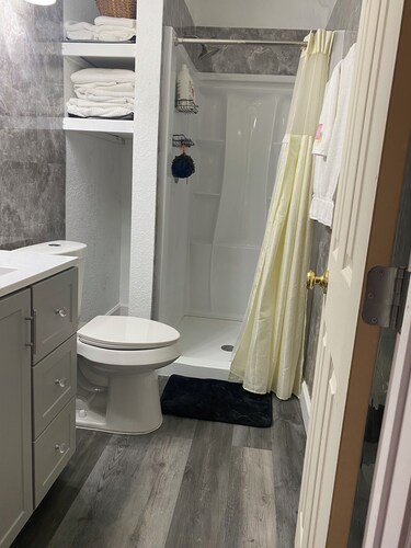 Cozy studio with WiFi and AC in peaceful Cypress