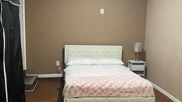 1 habitación, tabla de planchar con plancha, wifi y ropa de cama