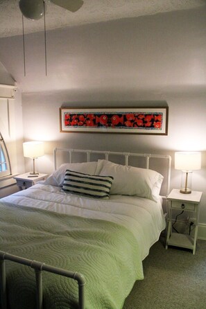 6 bedrooms, iron/ironing board, WiFi, bed sheets