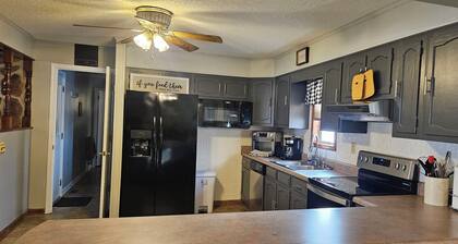 3-bedroom 3-bath house in Springville, TN. KY LAKE FISHING . Bring your boat !