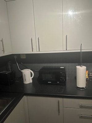 Refrigerador, microondas, horno, placa de cocina