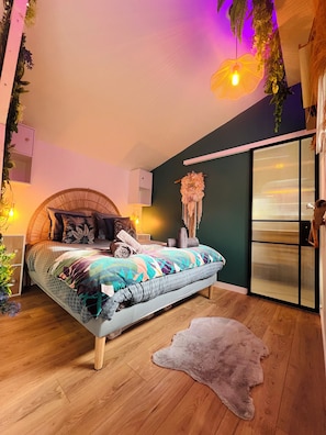 1 soverom, safe på rommet, wi-fi (inkludert) og sengetøy