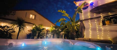 Bañera de hidromasaje exterior