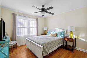 2 Schlafzimmer, BĂŒgeleisen/BĂŒgelbrett, WLAN, BettwĂ€sche