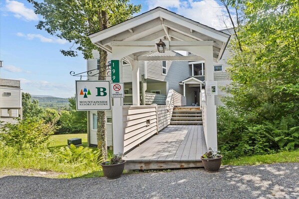 Property grounds - Sweet Stowe Getaway: 2BR Condo w/ Pool, Hot Tub! (Stowe)