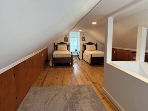 3 habitaciones, tabla de planchar con plancha, wifi y ropa de cama