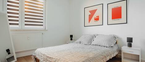 2 bedrooms, iron/ironing board, WiFi, bed sheets
