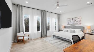 2 bedrooms, desk, free WiFi, bed sheets