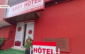 Front of property - AMSY HOTEL AMSY HOTEL (Dakar)
