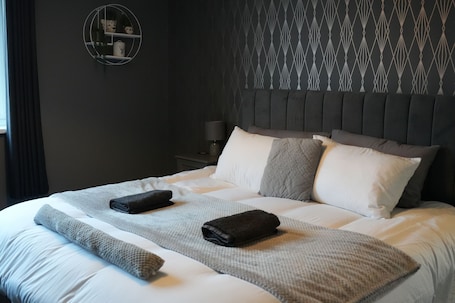 Superior Double Room, 1 King Bed, Non Smoking | Desk, laptop workspace, blackout drapes, free WiFi