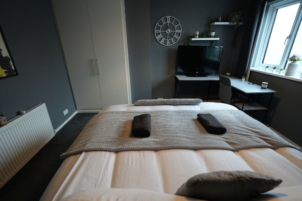 Habitación doble superior, 1 cama King size, para no fumadores | Escritorio, espacio para trabajar con laptop y cortinas blackout