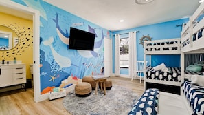 5 bedrooms, desk, iron/ironing board, travel crib