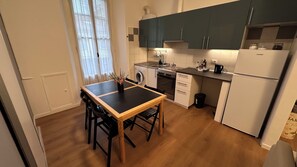 Fridge, oven, coffee/tea maker, electric kettle - Stay in Milan's trendiest street (Milano)