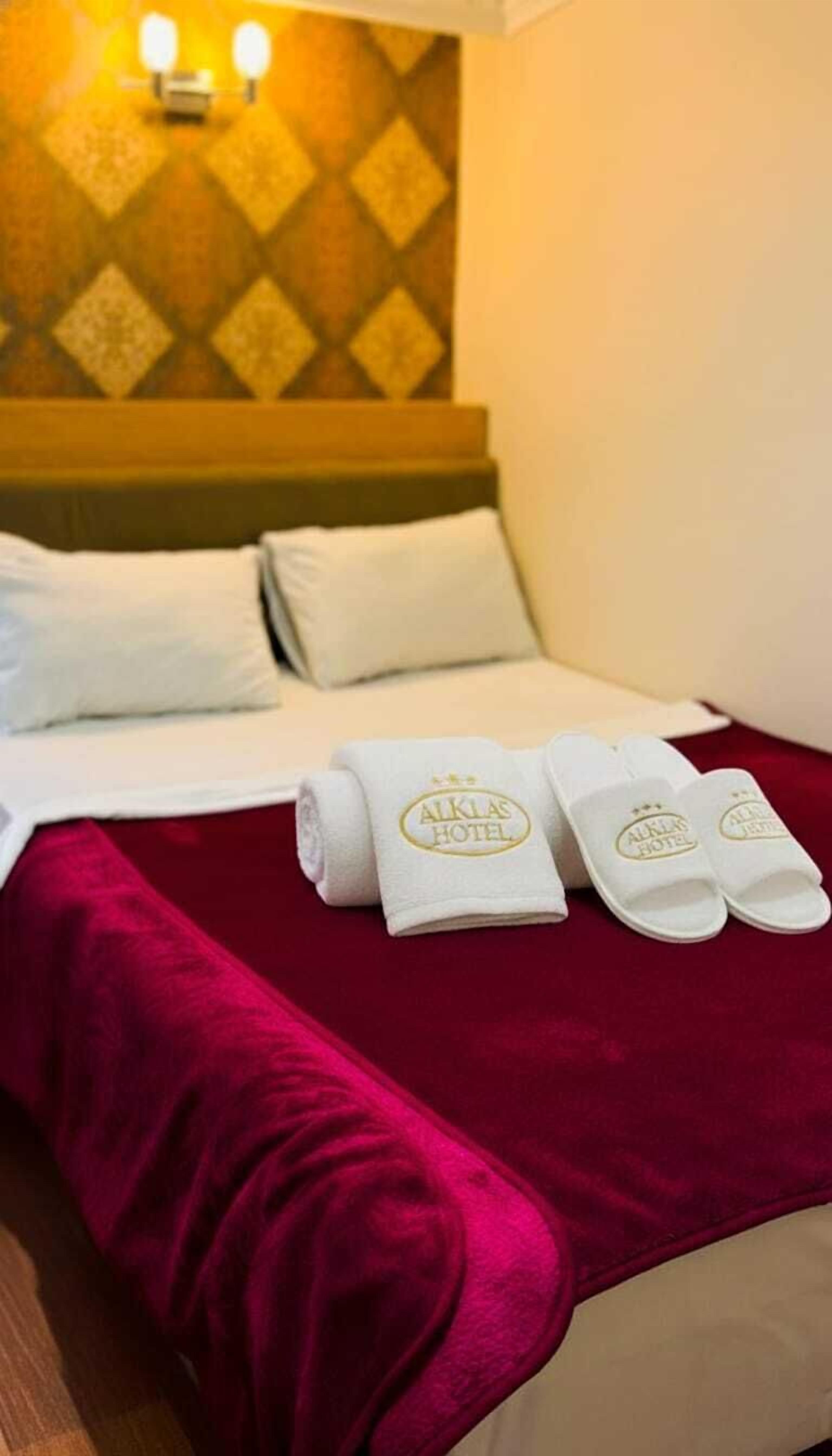 Premium bedding, minibar, soundproofing, free WiFi